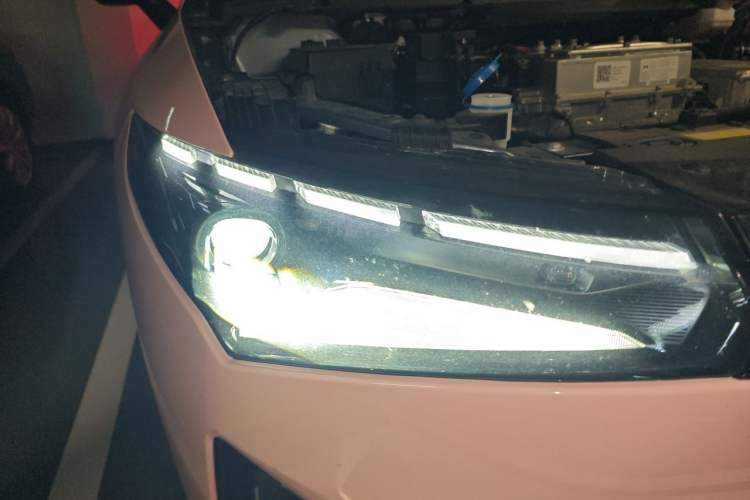 Used XPeng P5 2023 Smart Drive Edition Right Front Headlight