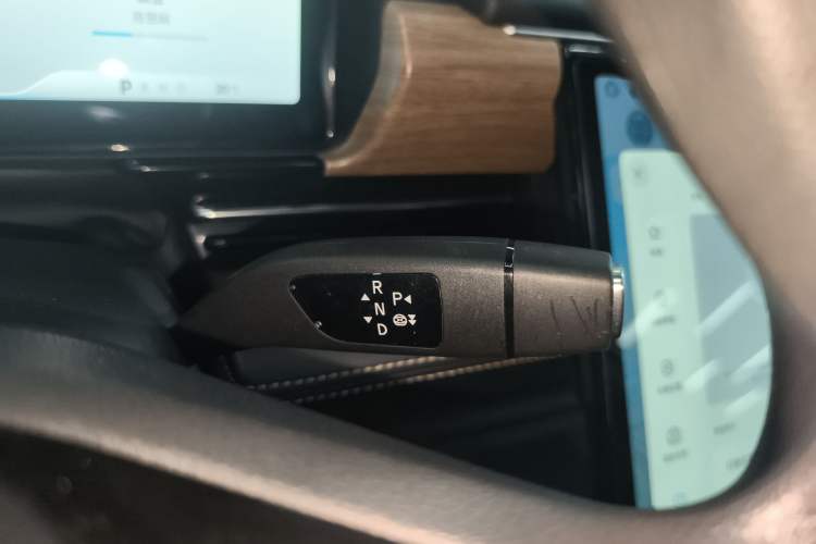 Used XPeng P5 2023 Smart Drive Edition Gear Lever