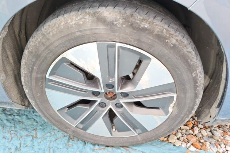 Used XPeng P5 2023 Smart Drive Edition Right Front Wheel Hub