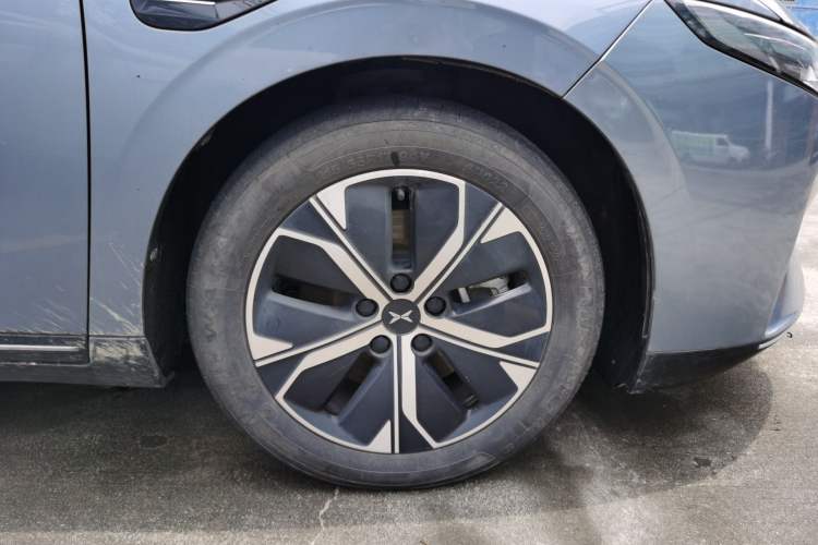 Used XPeng P5 2023 Smart Drive Edition Right Front Wheel Hub