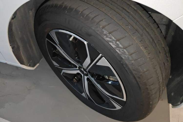 Used XPeng P5 2023 Smart Drive Edition Right Front Wheel Hub