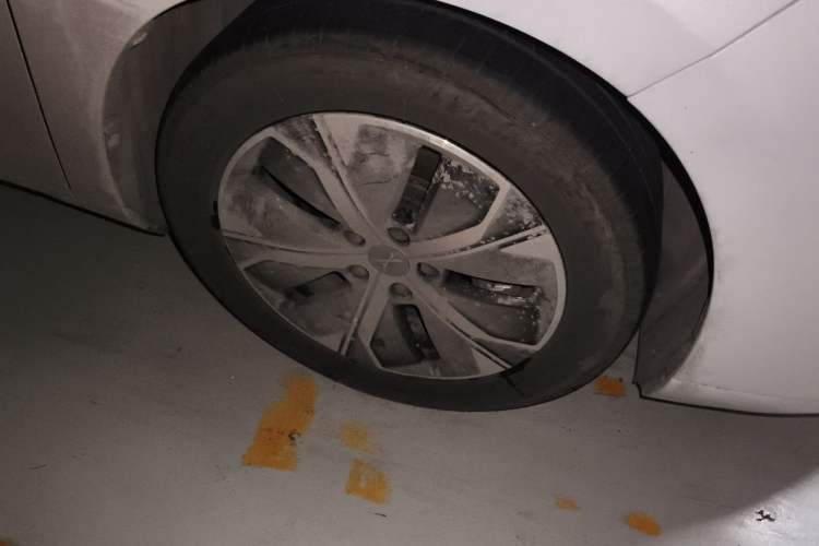Used XPeng P5 2023 Smart Drive Edition Right Front Wheel Hub