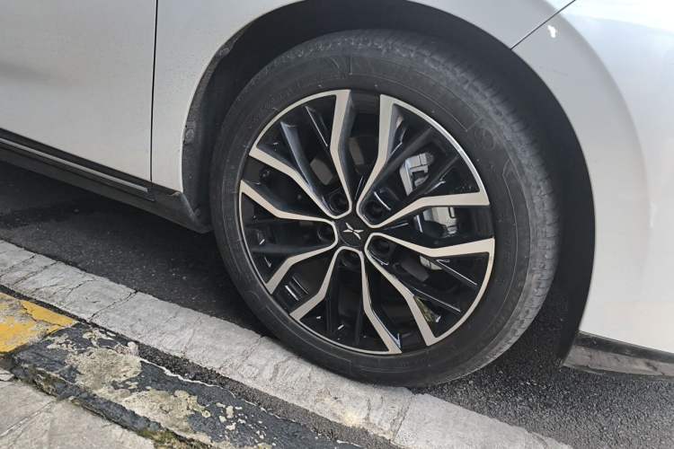 Used XPeng P5 2023 Smart Drive Edition Right Front Wheel Hub