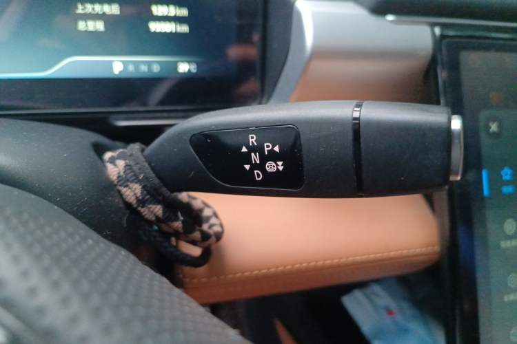 Used XPeng P5 2024 500 Pro Edition Gear Lever
