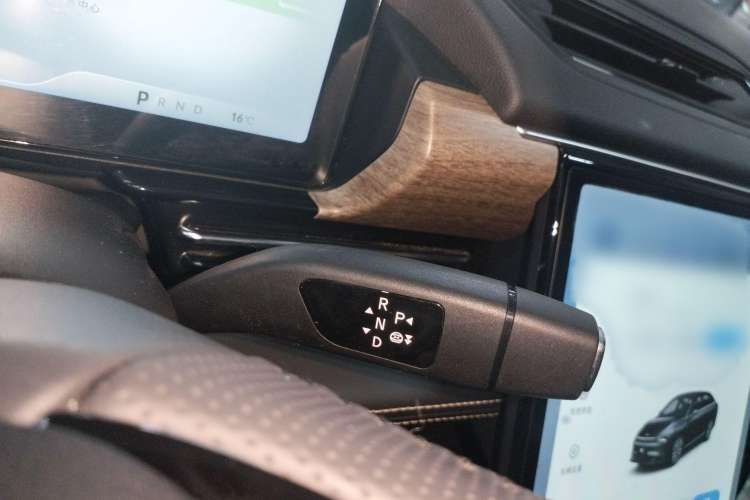 Used XPeng P5 2024 500 Plus Edition Gear Lever
