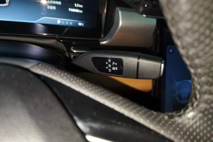 Used XPeng P5 2024 500 Pro Edition Gear Lever