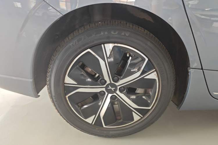 Used XPeng P5 2024 500 Smart Drive Edition Right Rear Wheel Hub