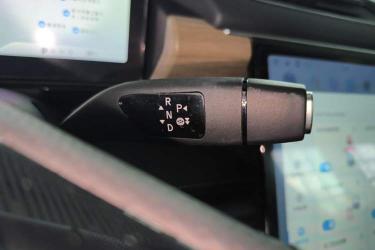 Used XPeng P5 2024 500 Pro Edition Gear Lever