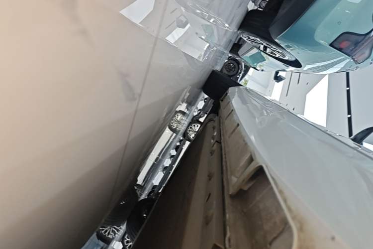 Used XPeng P5 2024 500 Pro Edition Left Side Sill