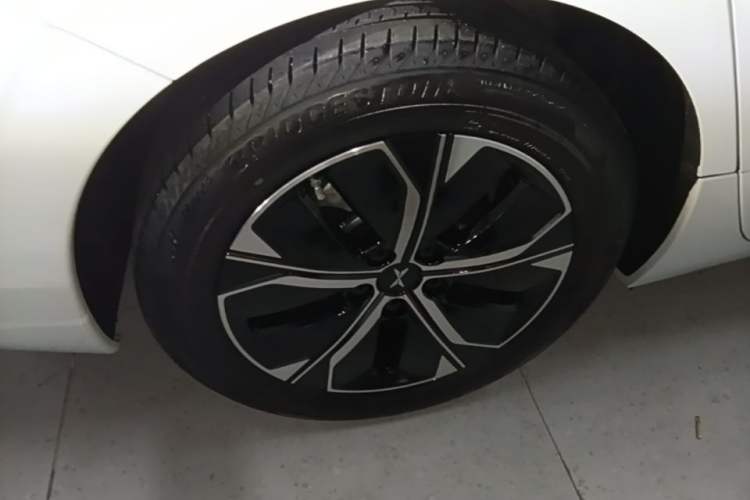 Used XPeng P5 2024 500 Pro Edition Right Rear Wheel Hub