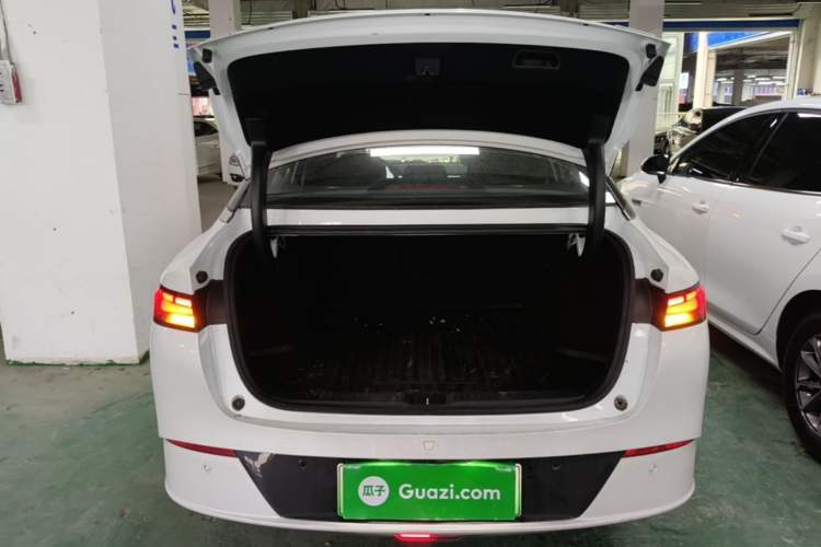 Used XPeng P5 2024 500 Pro Edition Trunk