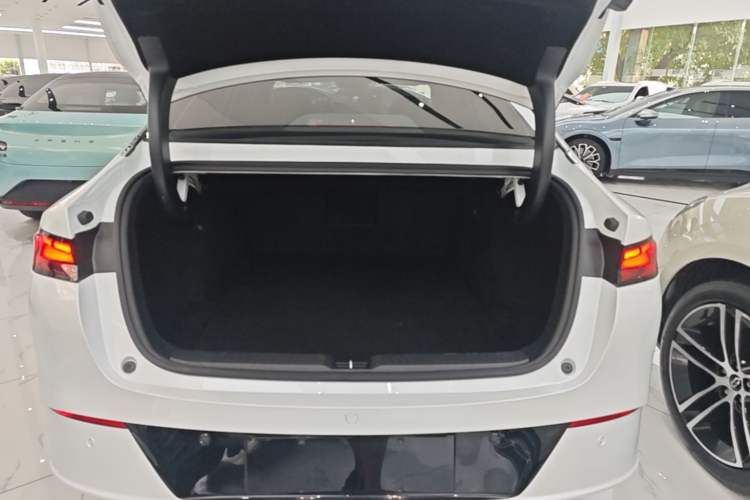 Used XPeng P5 2024 500 Pro Edition Trunk