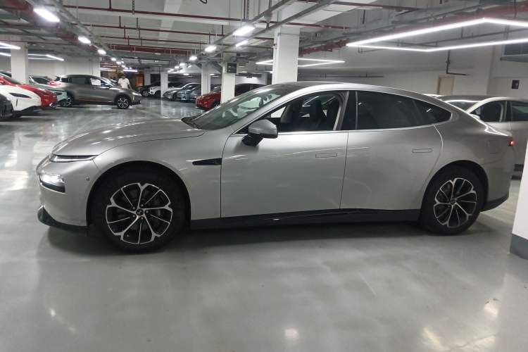 Used XPeng P7 2020 670E Exterior 3