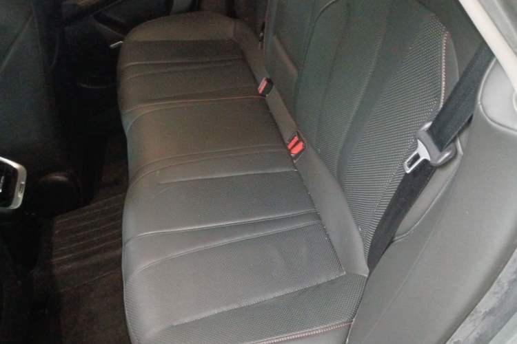 Used XPeng P7 2020 670E Interior 4