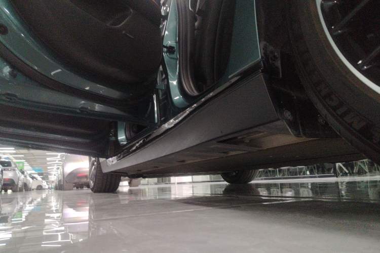 Used XPeng P7 2023 P7i 610 Max Performance Edition Left Side Sill