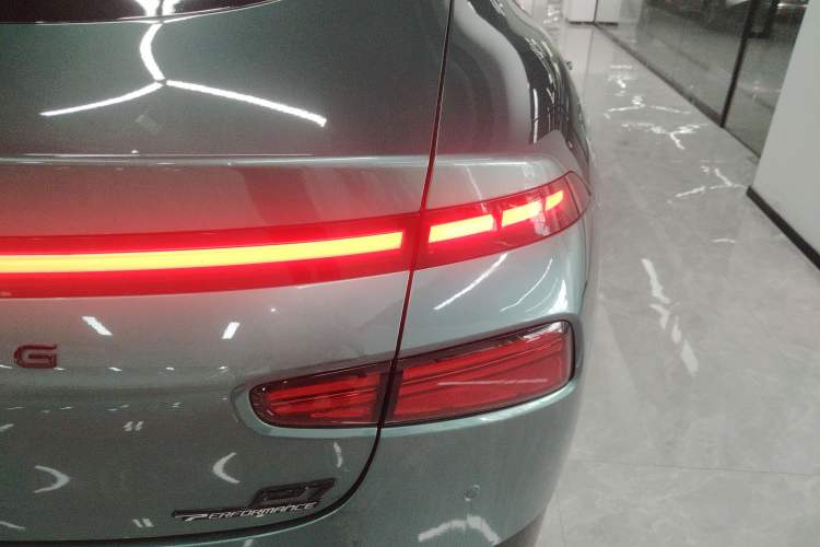 Used XPeng P7 2023 P7i 610 Max Performance Edition Right Rear Taillight