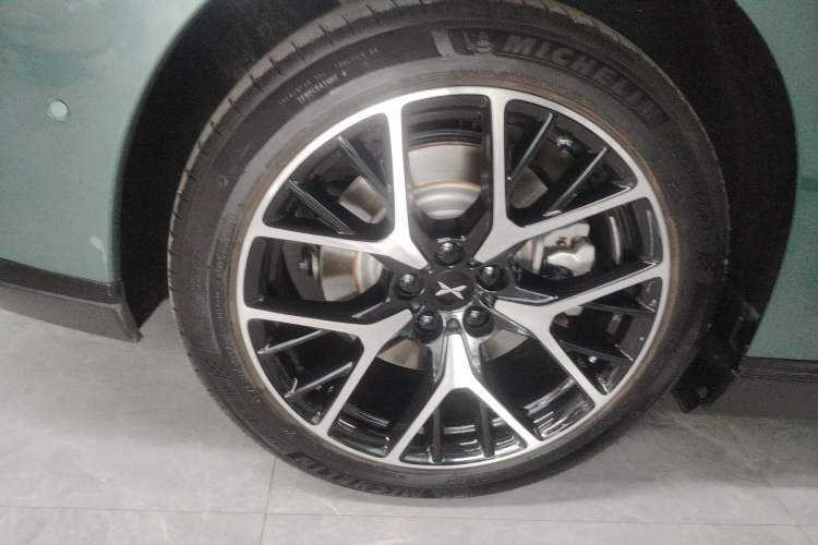 Used XPeng P7 2023 P7i 610 Max Performance Edition Right Rear Wheel Hub