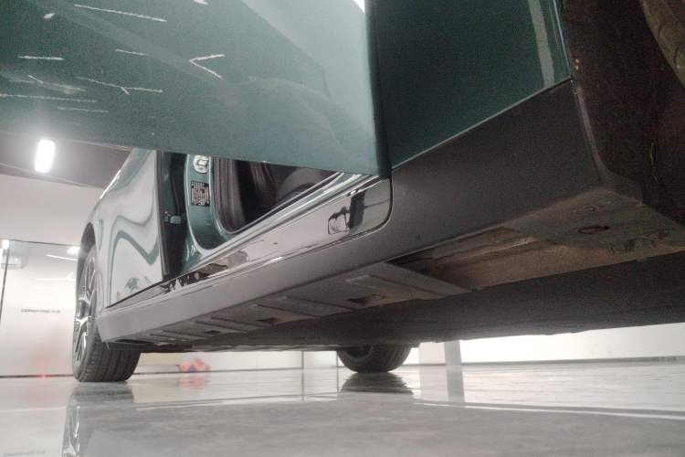 Used XPeng P7 2023 P7i 610 Max Performance Edition Right Side Sill