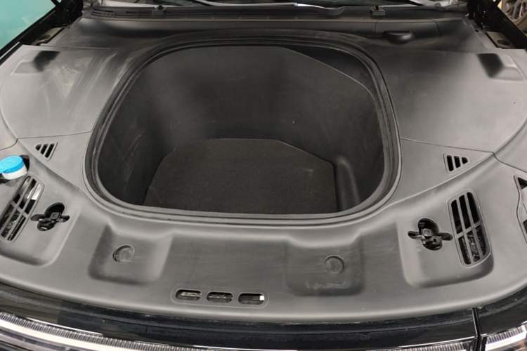 Used XPeng P7 2020 586E Engine Bay