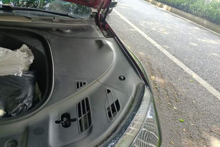Used XPeng P7 2020 670E Engine Bay Left