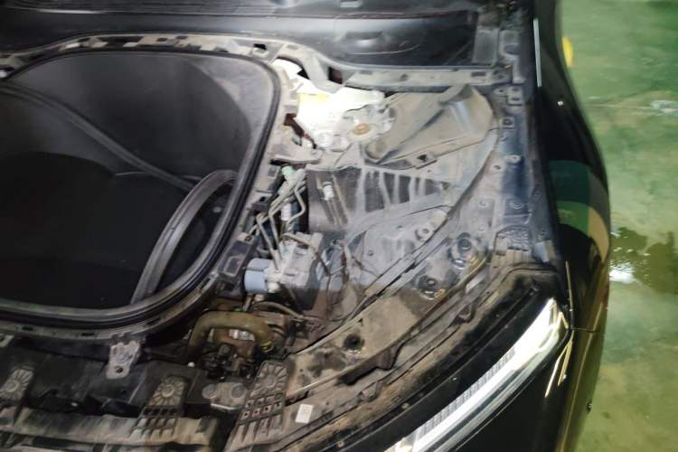 Used XPeng P7 2020 670E Engine Bay Left