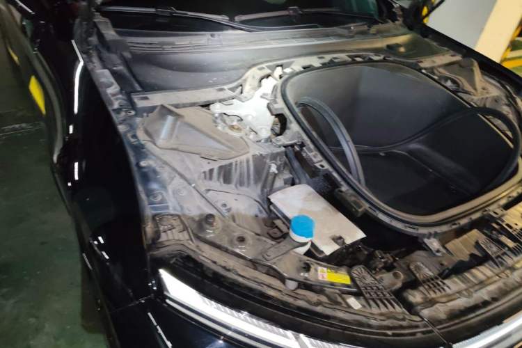 Used XPeng P7 2020 670E Engine Bay Right
