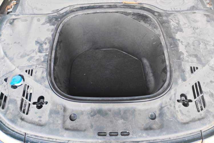 Used XPeng P7 2020 586E Engine Bay