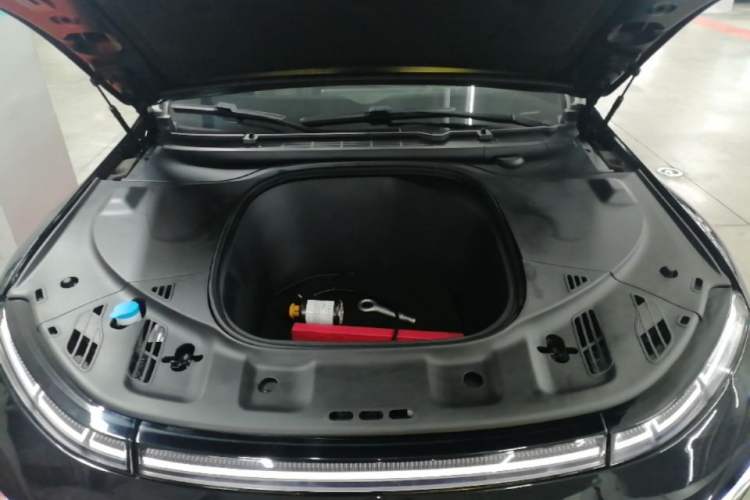 Used XPeng P7 2020 586N Engine Bay