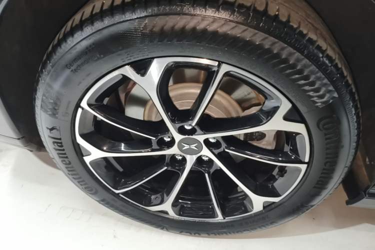Used XPeng P7 2020 670E Exterior 3