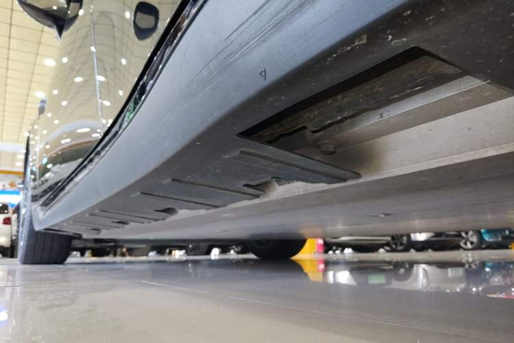 Used XPeng P7 2020 586E Left Side Sill