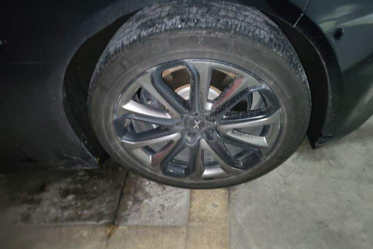 Used XPeng P7 2020 670N Right Front Wheel Hub