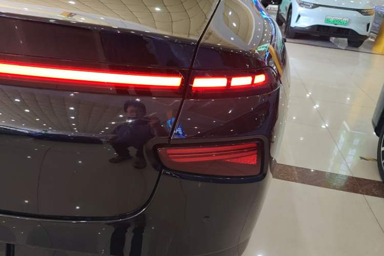 Used XPeng P7 2020 586E Right Rear Taillight