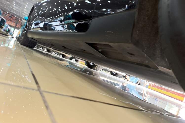 Used XPeng P7 2020 670N Right Side Sill