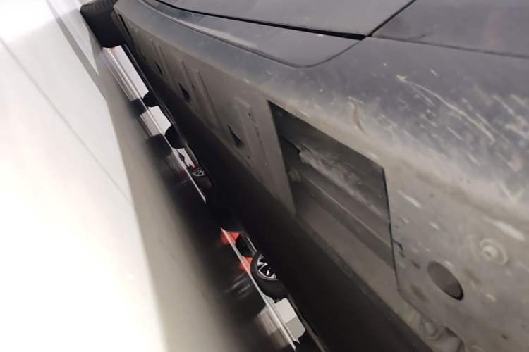 Used XPeng P7 2020 670E Right Side Sill