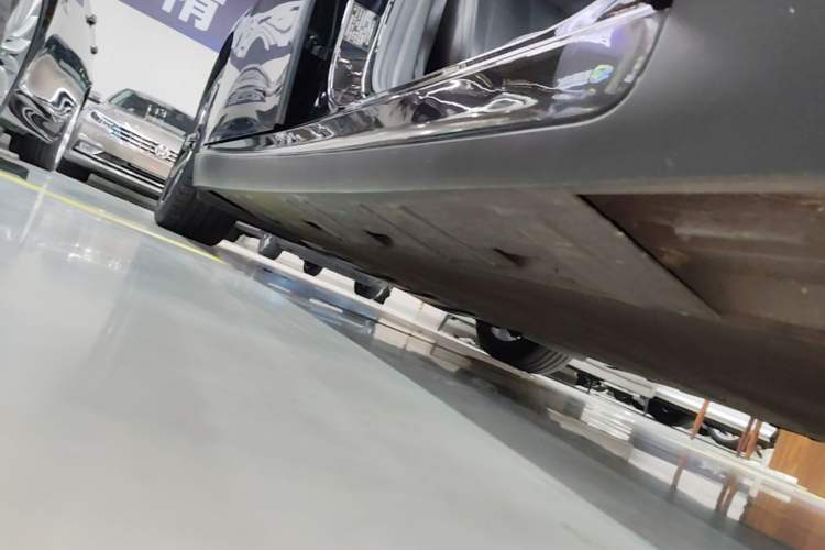 Used XPeng P7 2020 670E Right Side Sill