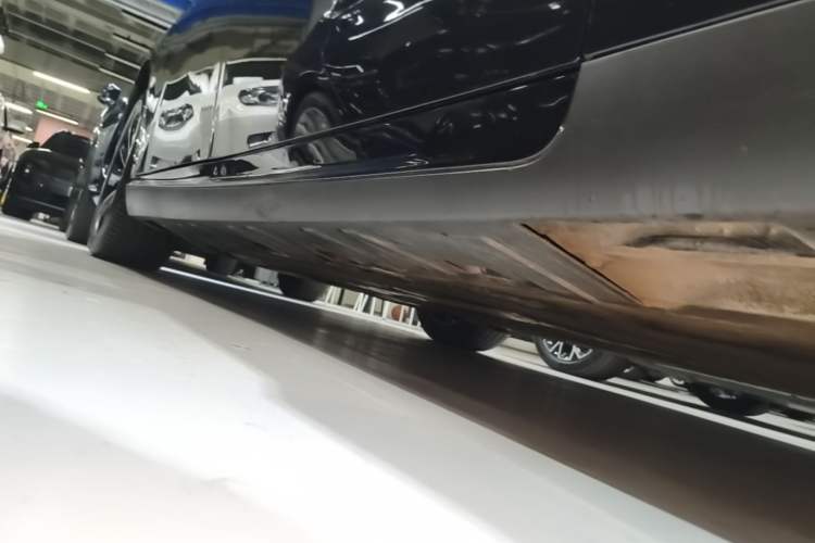 Used XPeng P7 2020 670E Right Side Sill