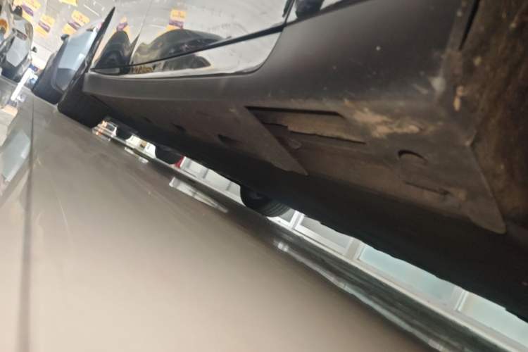 Used XPeng P7 2020 670E Right Side Sill