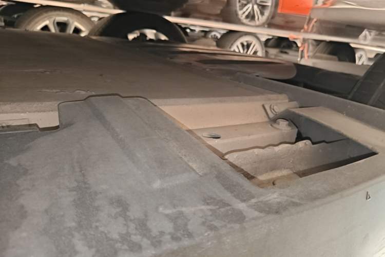 Used XPeng P7 2020 670E Right Side Sill