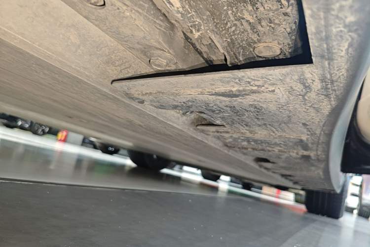 Used XPeng P7 2020 586N Right Side Sill