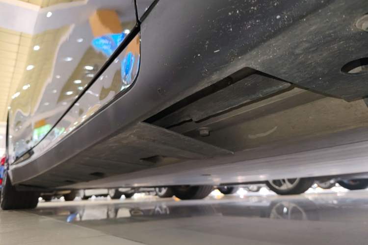 Used XPeng P7 2020 586E Right Side Sill