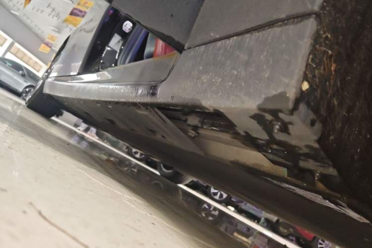Used XPeng P7 2020 670E Right Side Sill