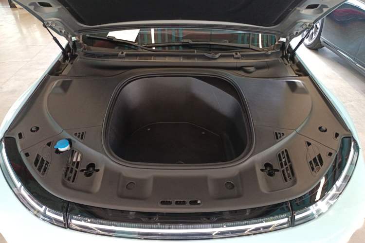 Used XPeng P7 2020 670N Engine Bay