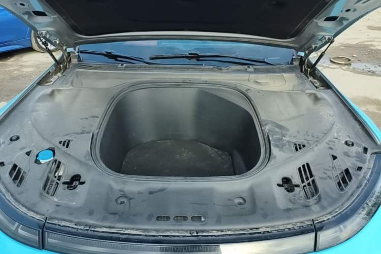 Used XPeng P7 2020 586N Engine Bay