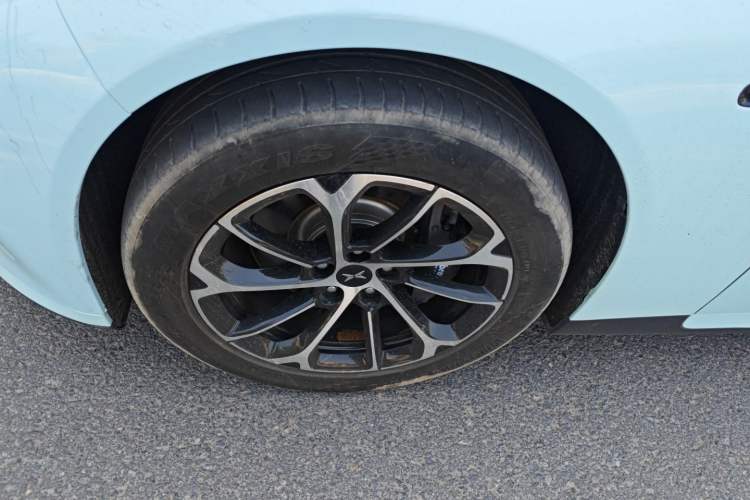 Used XPeng P7 2020 Rear-Drive Long-Range Smart Drive Version Left Front Wheel Hub