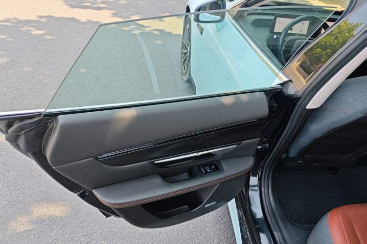 Used XPeng P7 2020 Rear-Drive Long-Range Smart Drive Version Left Rear Door Interior