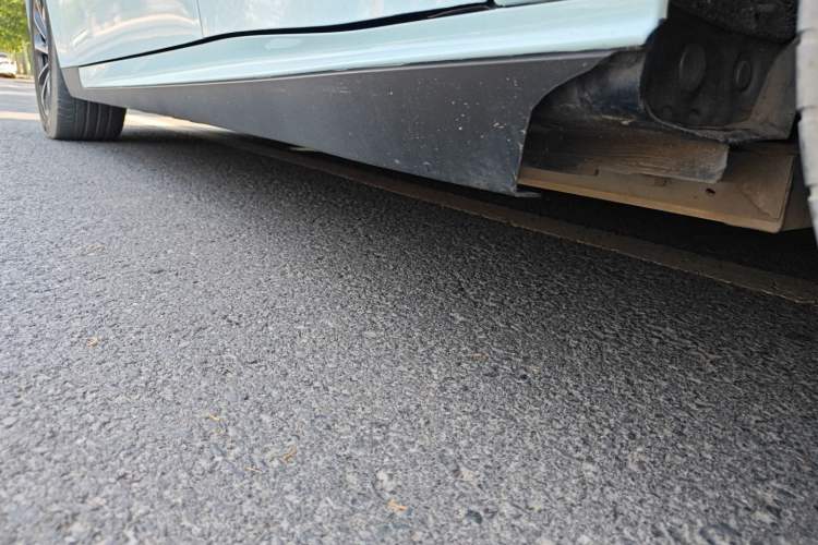 Used XPeng P7 2020 Rear-Drive Long-Range Smart Drive Version Left Side Sill