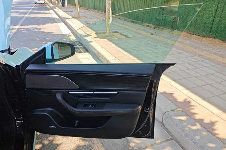 Used XPeng P7 2020 Rear-Drive Long-Range Smart Drive Version Right Front Door Interior