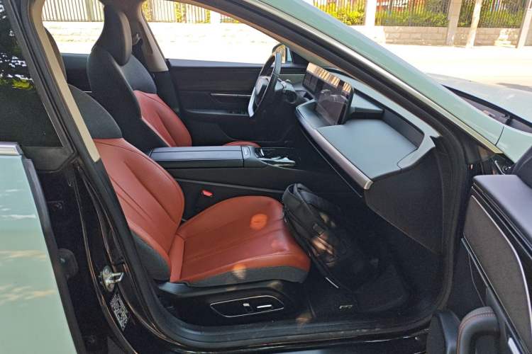 Used XPeng P7 2020 Rear-Drive Long-Range Smart Drive Version Right Front Seat