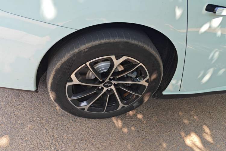 Used XPeng P7 2020 Rear-Drive Long-Range Smart Drive Version Right Rear Wheel Hub