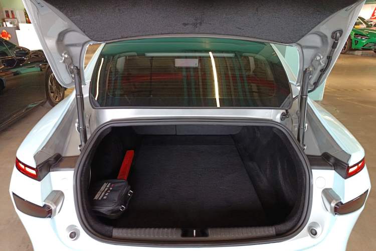 Used XPeng P7 2020 670N Trunk